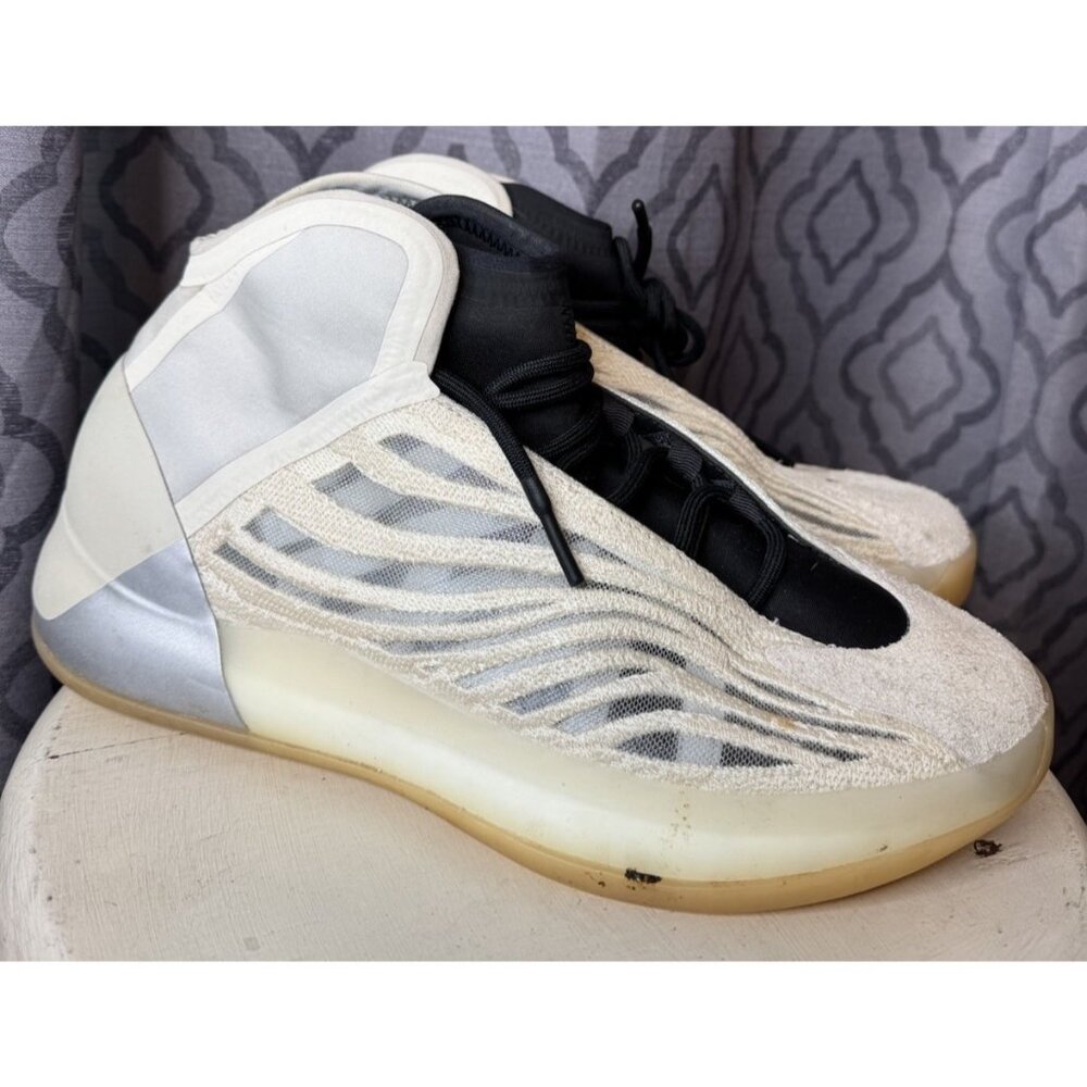 adidas Yeezy Quantum Mist Slate sneaker 11.5 Men’s White Black Laces